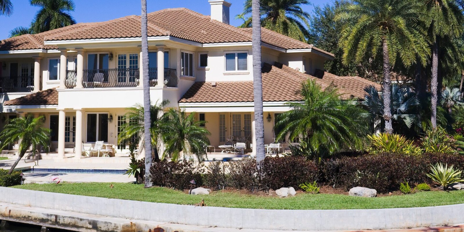 M317794 - Blog - 4 Outdoor Living Features to Enhance Your Central Florida Home Florida home