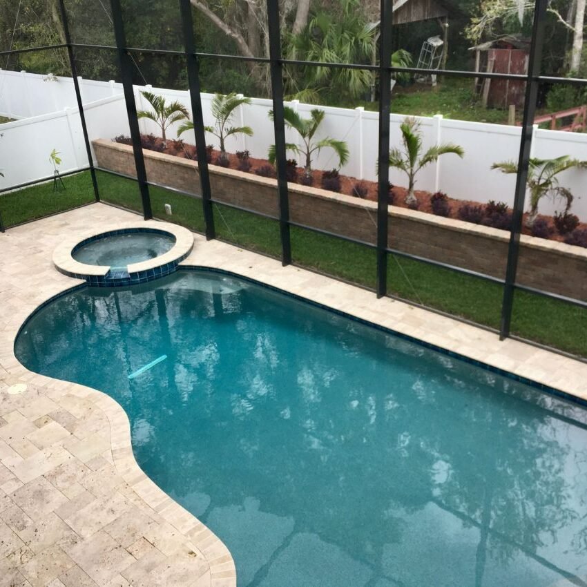 Pool Brandon a wavy enclosed pool